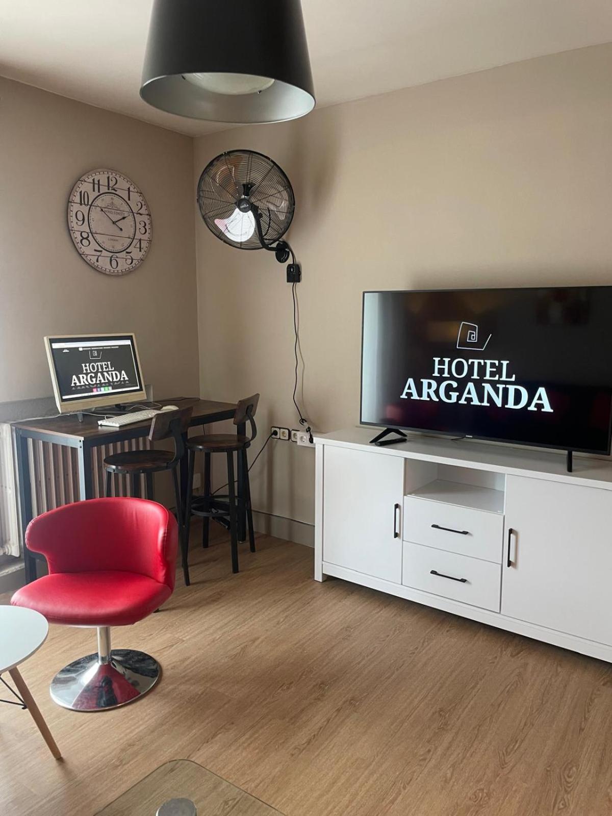 Hotel Arganda Арганда дел Рей Екстериор снимка